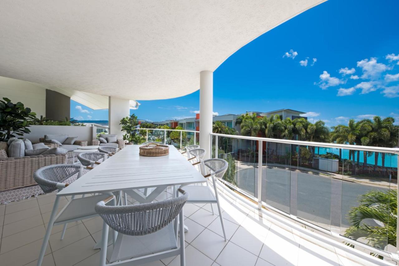 At Marina Shores Airlie Beach Exterior photo The apartment balcony