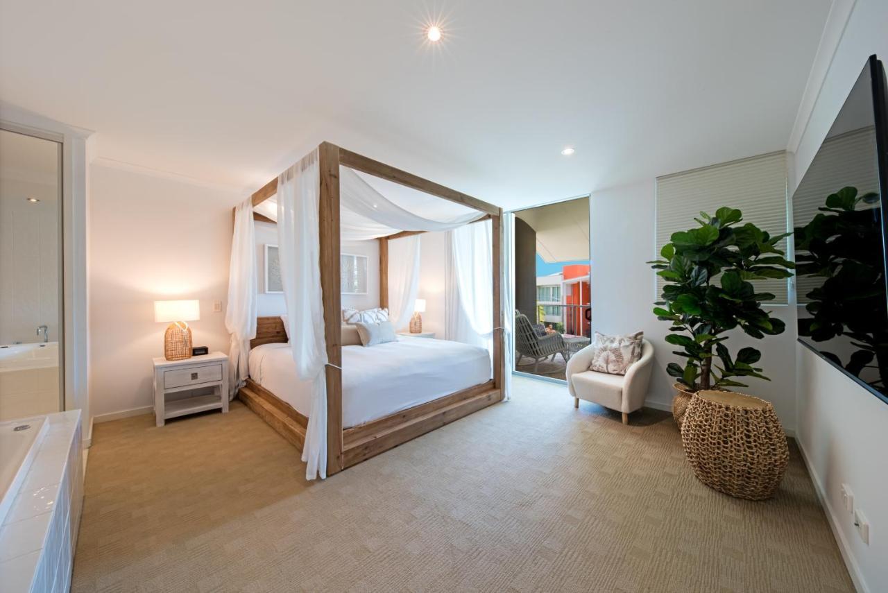 At Marina Shores Airlie Beach Exterior photo A bedroom in a house