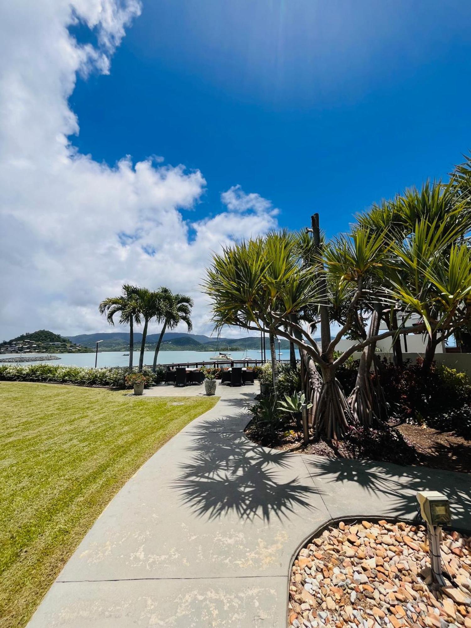 At Marina Shores Airlie Beach Exterior photo View of the bay from the hotel