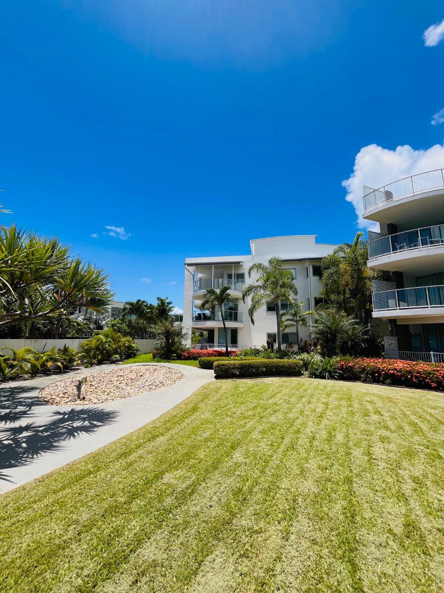 At Marina Shores Airlie Beach Exterior photo The grounds of the Ritz-Carlton, South Beach