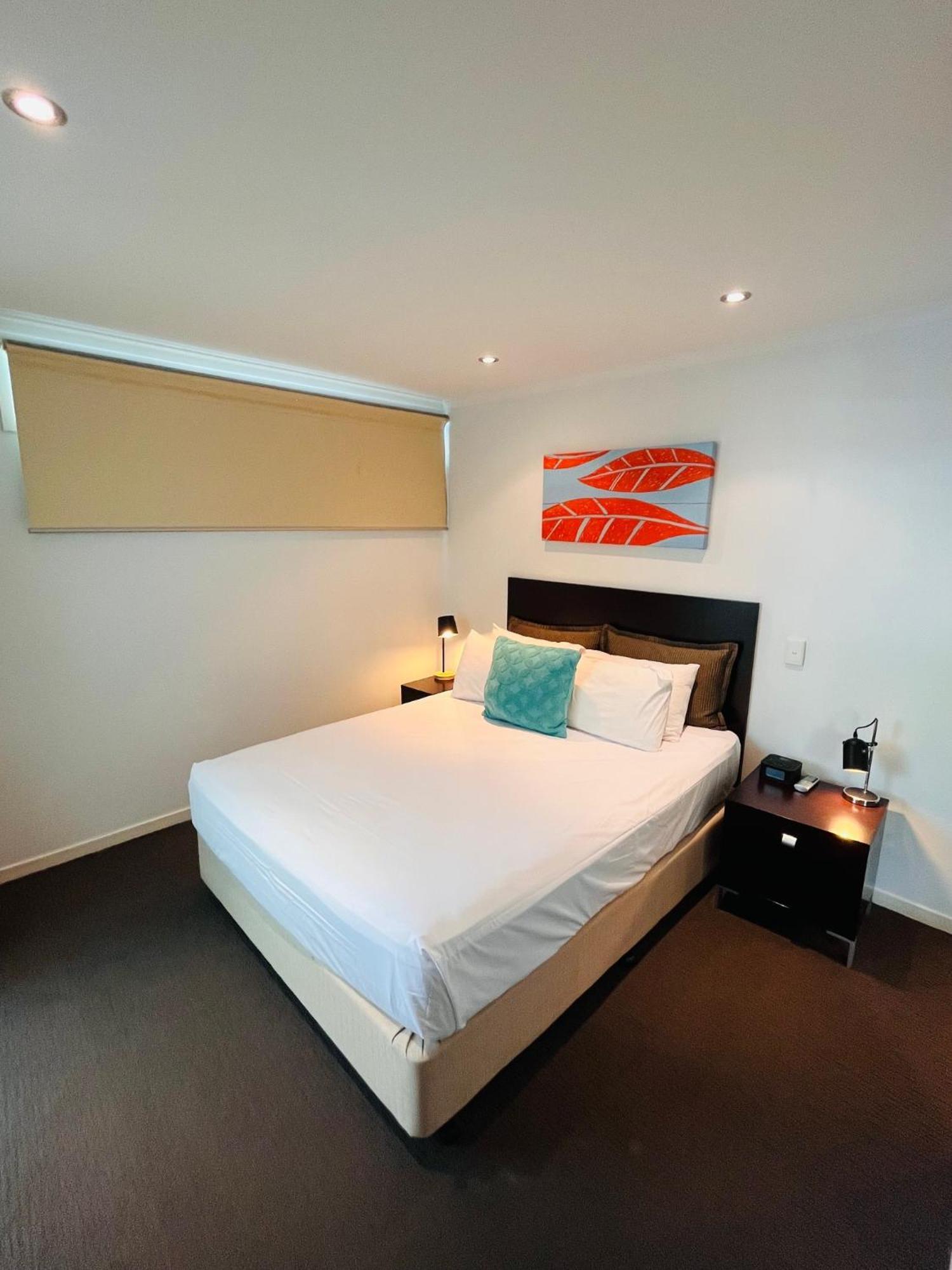 At Marina Shores Airlie Beach Exterior photo A bedroom at the Mantra on Lake