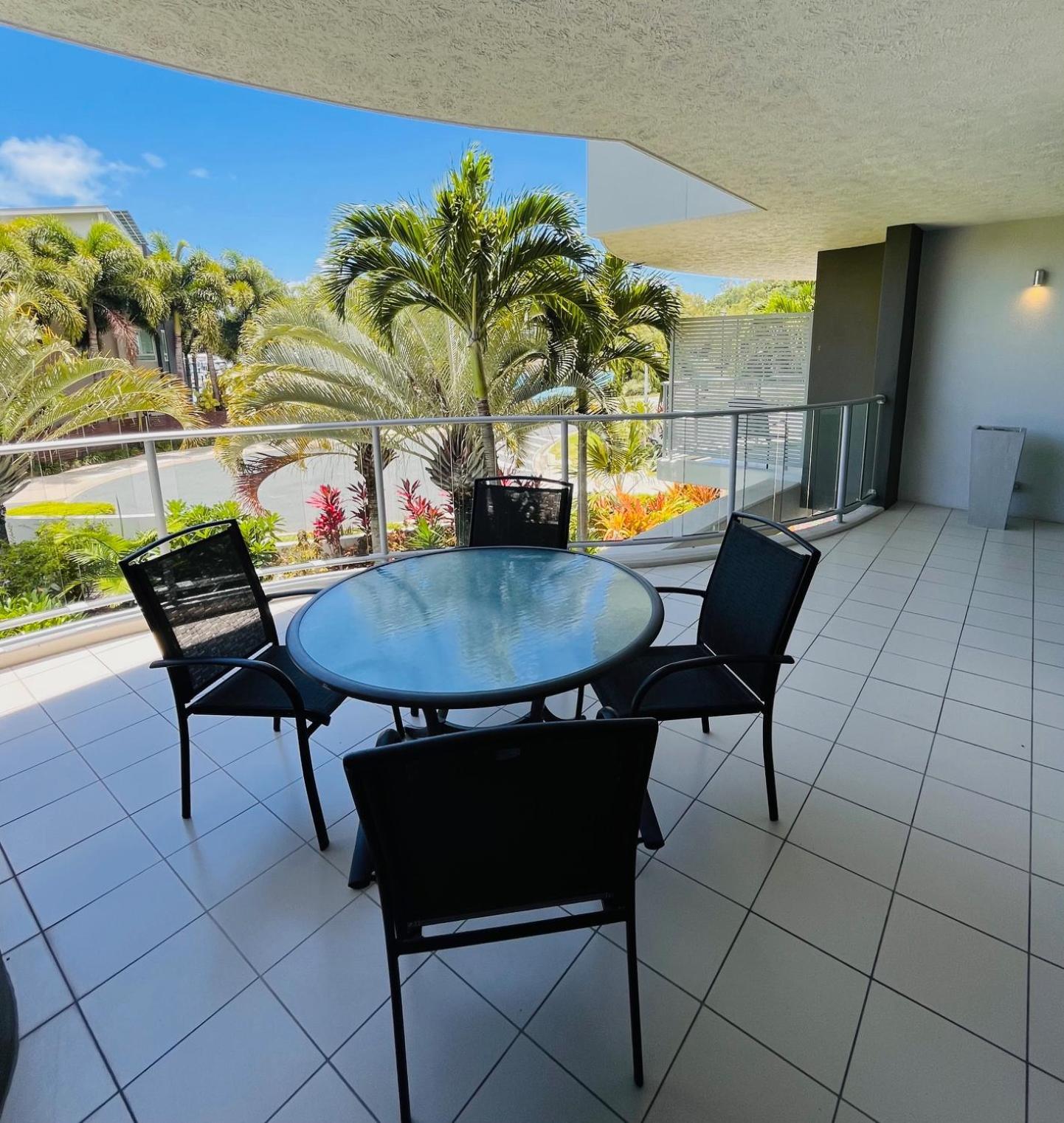 At Marina Shores Airlie Beach Exterior photo A balcony in a residential apartment