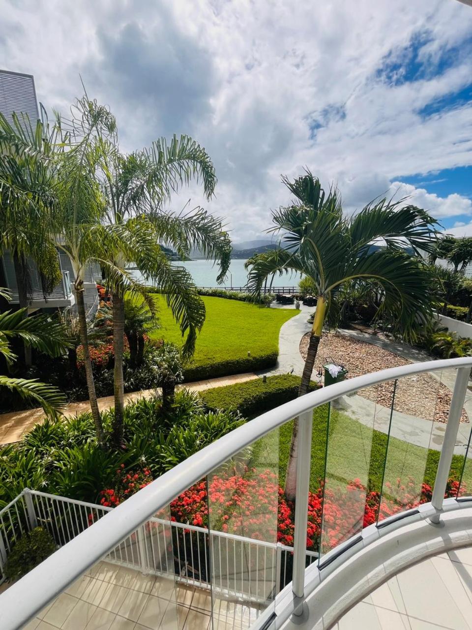 At Marina Shores Airlie Beach Exterior photo View of the beach from the hotel