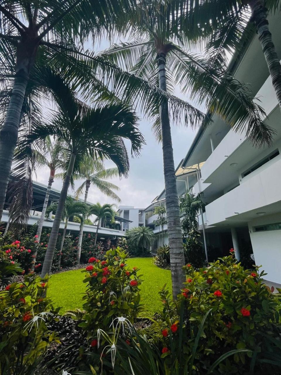 At Marina Shores Airlie Beach Exterior photo The courtyard at the Eden Roc