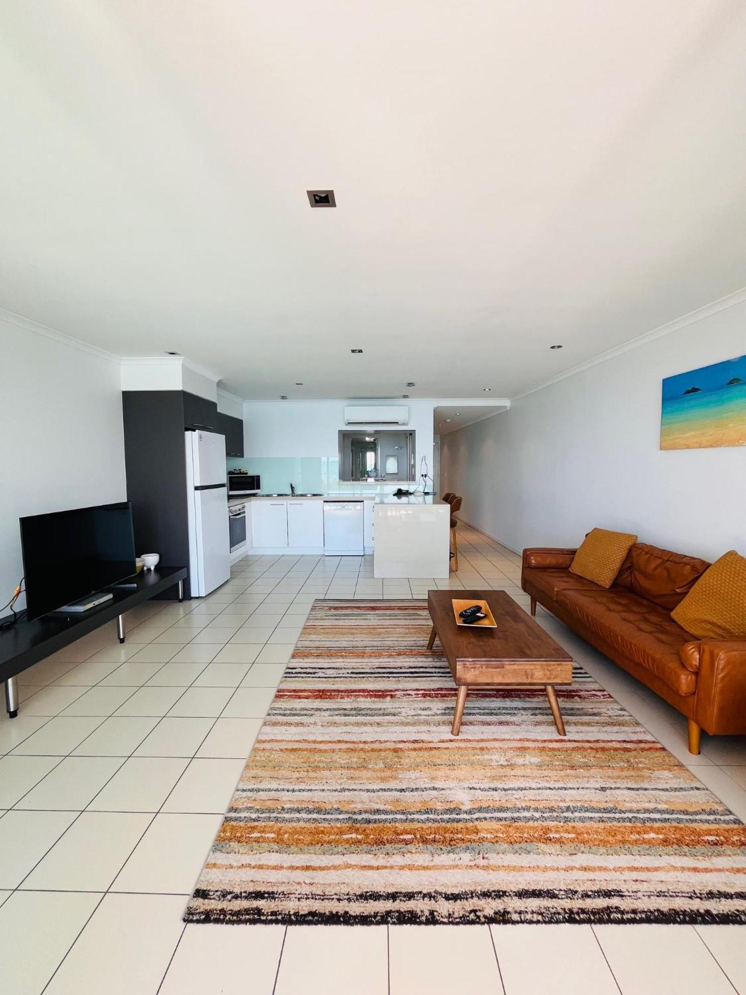 At Marina Shores Airlie Beach Exterior photo A typical apartment interior